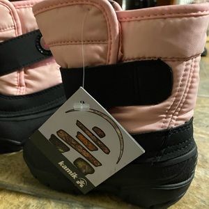 NWT toddler winter boots !